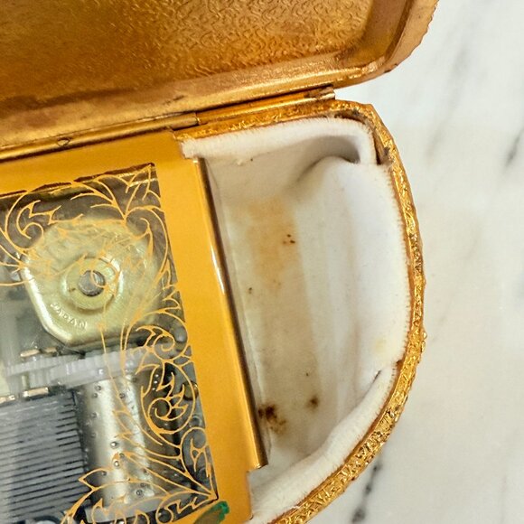 Vintage Hollywood Regency Music box with Puppy and Bunny - Picture 13 of 13